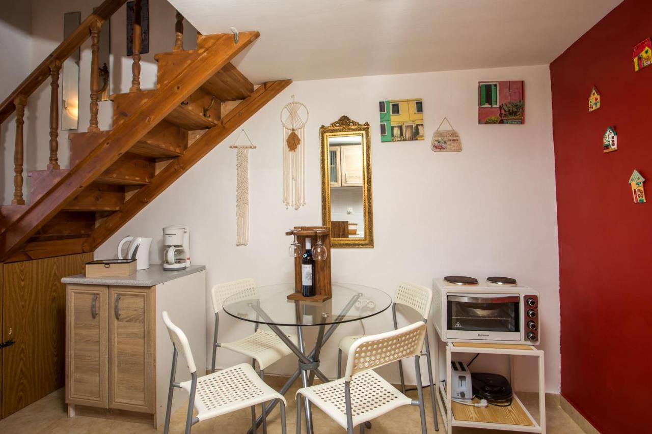 Anna'S House Apartment Chalki Town ภายนอก รูปภาพ