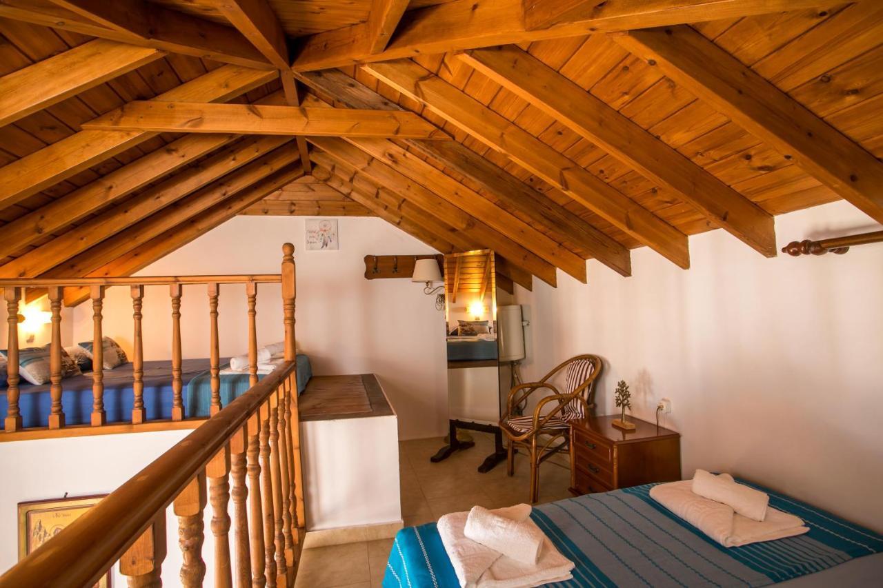 Anna'S House Apartment Chalki Town ภายนอก รูปภาพ